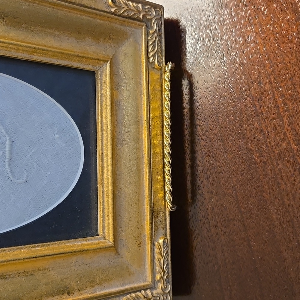 Gold Twisted Wire Display Stand - Picture 3 of 7